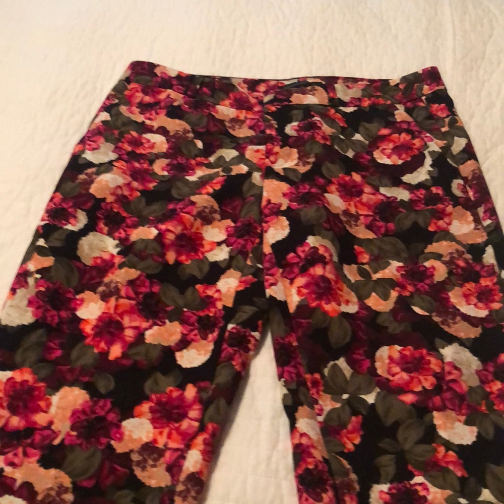 BR floral cropped pants